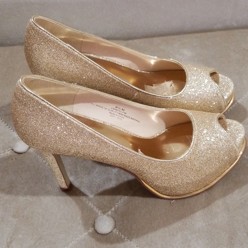 Nine West golden peep toe pumps